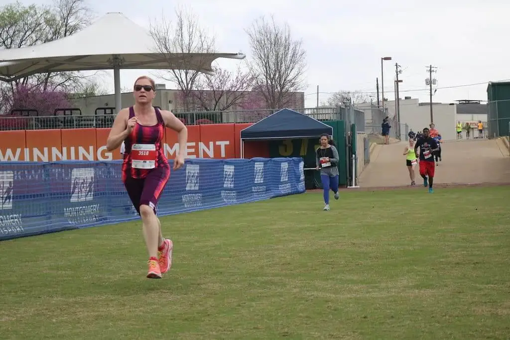 women running a race